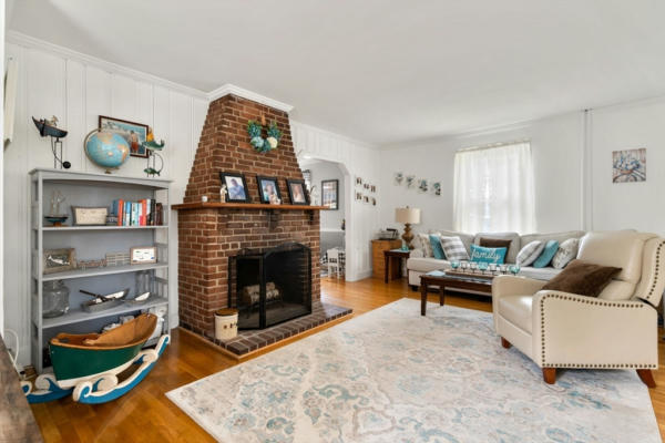 31 CHICKATABOT RD, QUINCY, MA 02169, photo 3 of 26