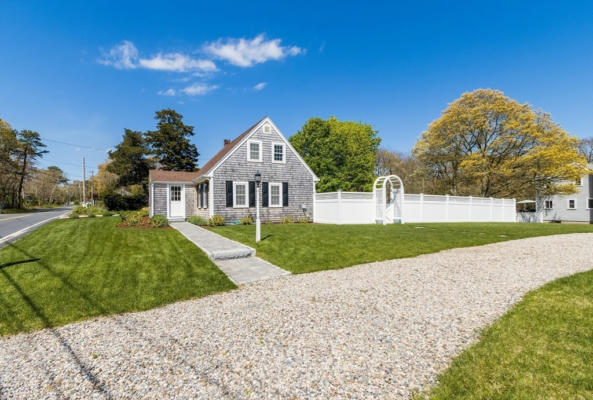 134 STRAWBERRY HILL RD, BARNSTABLE, MA 02632, photo 4 of 27