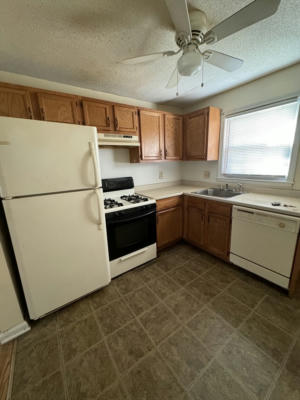33 COLONY RD APT 1A, WEST SPRINGFIELD, MA 01089, photo 4 of 12
