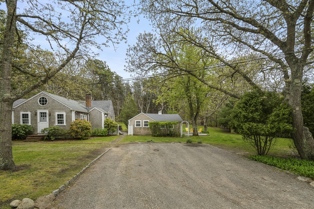 19 OAKDALE DR, EDGARTOWN, MA 02539, photo 1 of 25