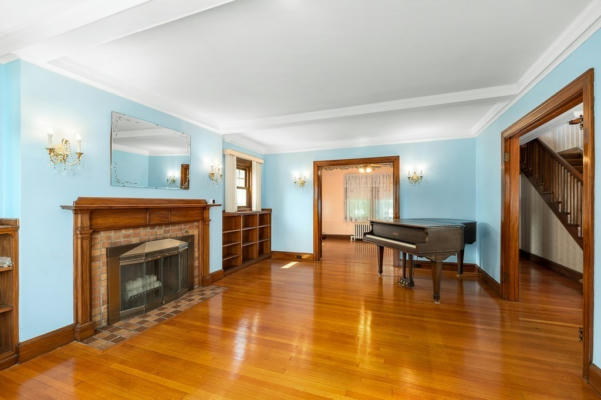 4 BEAUPORT AVE, GLOUCESTER, MA 01930 - Image 1