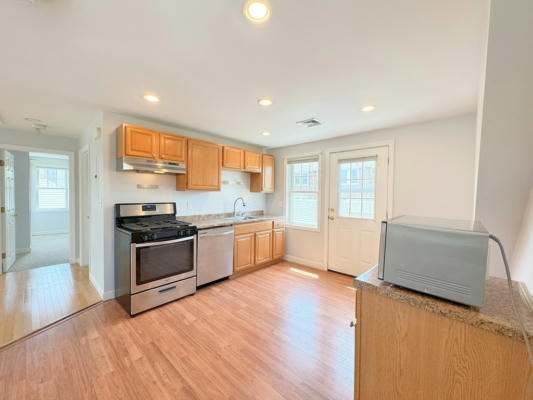 139 SHORE DR # 2, SOMERVILLE, MA 02145, photo 4 of 33