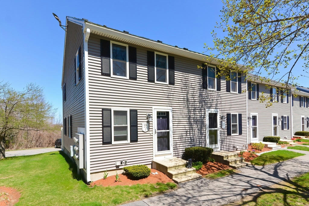 124 OLDE COLONIAL DR APT 1, GARDNER, MA 01440, photo 1 of 29