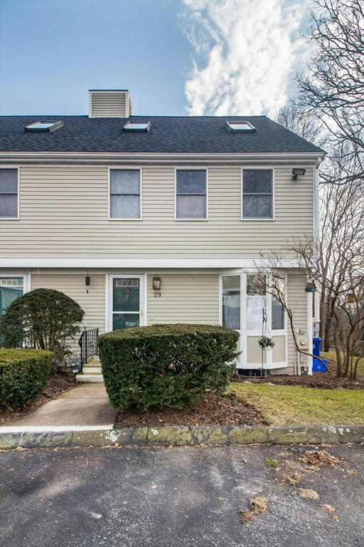 29 LUCILLE PL # 29, NEWTON, MA 02464, photo 1 of 29